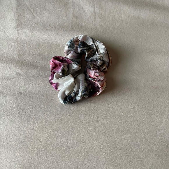 Scrunchies - Picture 8 of 12